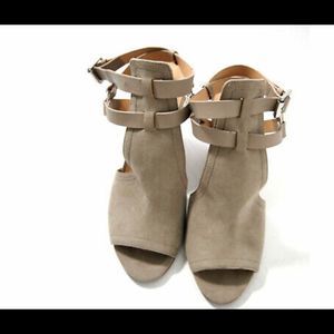 Joe’s jeans Ingrid block heel beige suede bootie sandals 6.5 free with bundle